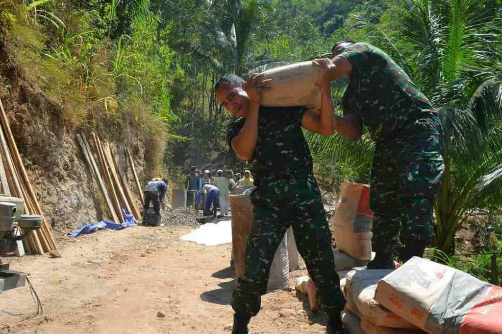 Tentara Membangun Desa di Desa Tanjung