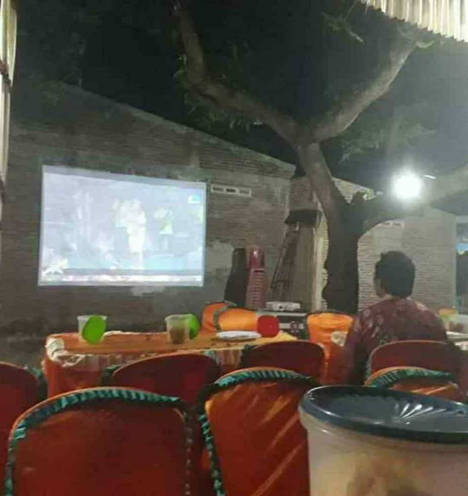 Tradisi Warga Jepara Nanggap Bioskop