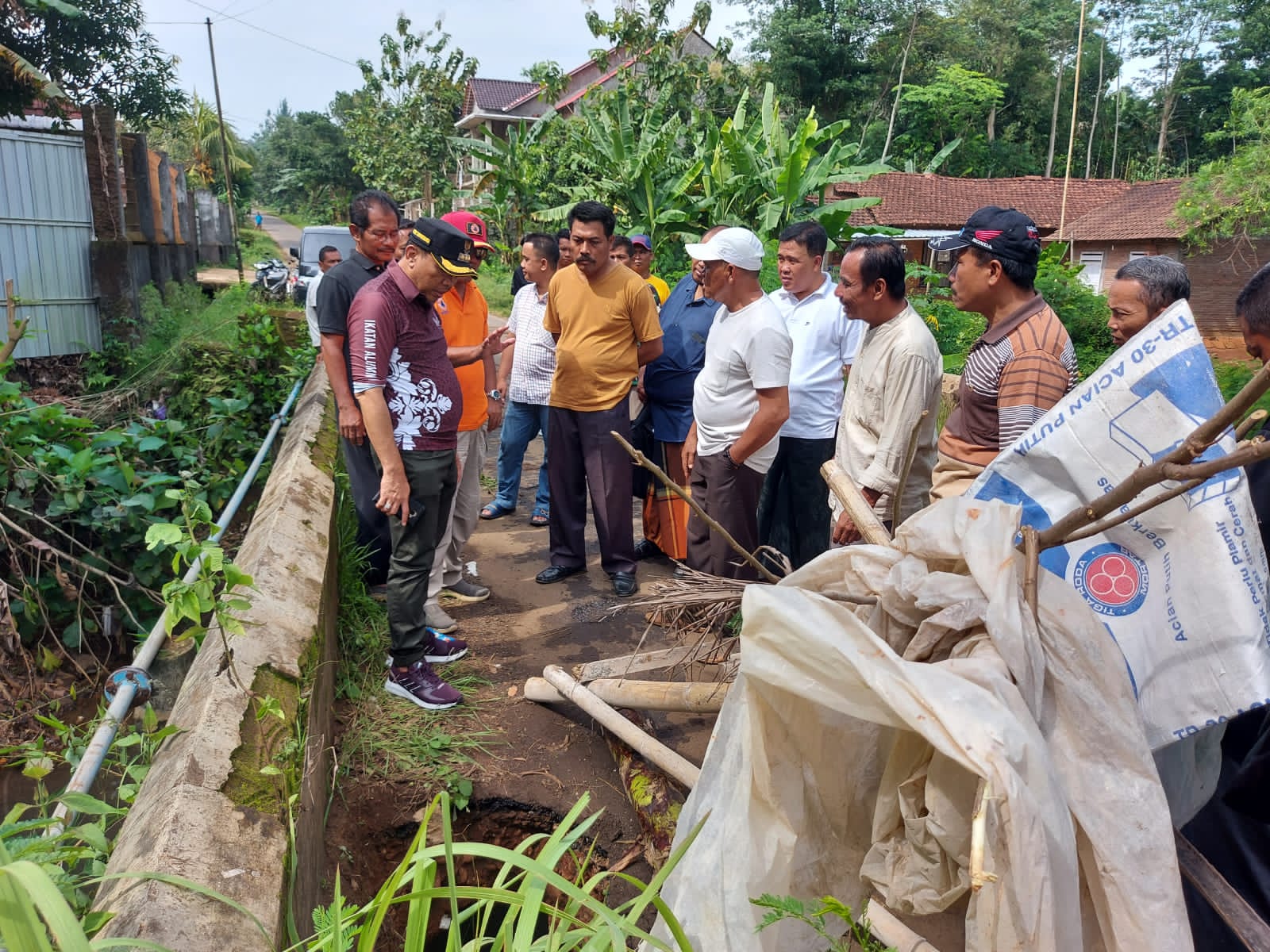 Bolong, PJ Bupati Jepara Minta Jembatan di Desa Sinanggul Segera Ditangani
